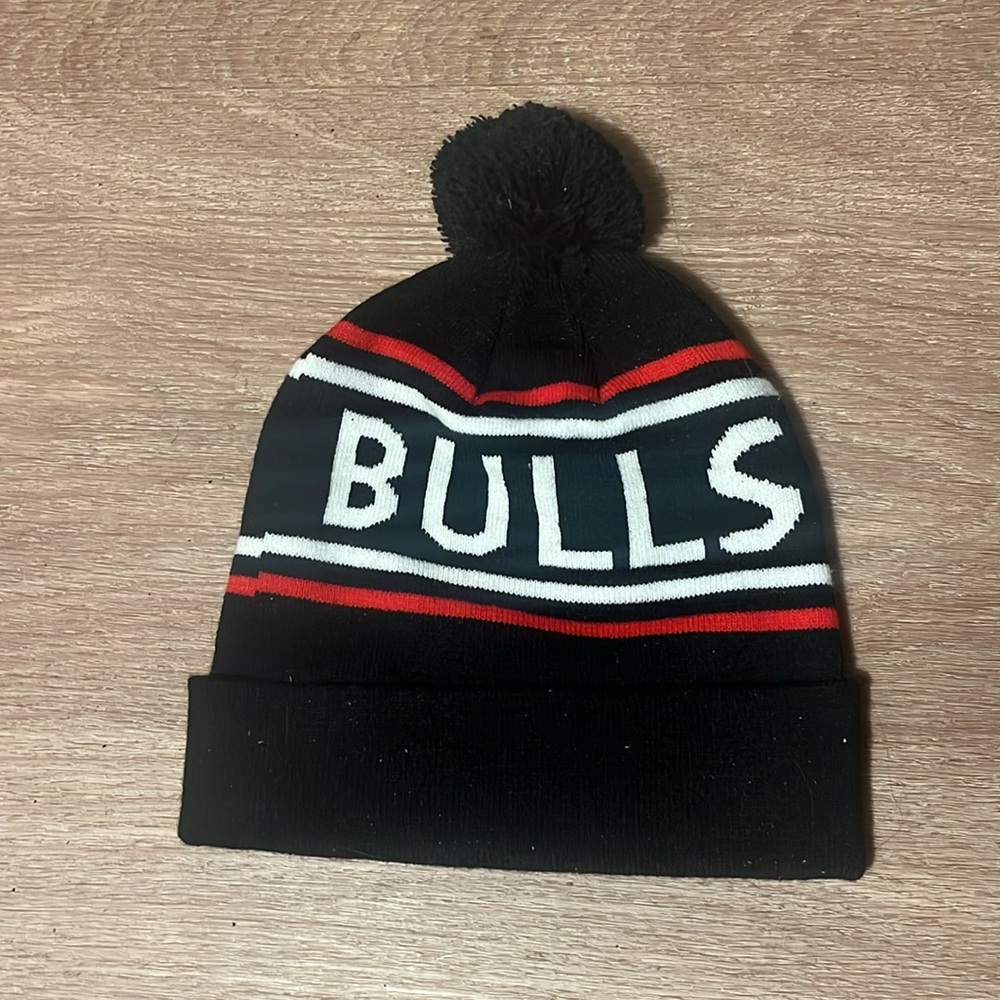 Bulls hat - Picture 2 of 2
